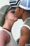 britney_black_boyfriend_03-cropped.JPG (15595 bytes)